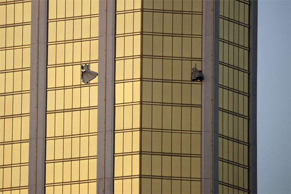 Thương vong vụ thảm sát Las Vegas tăng chóng mặt - Ảnh 4. Thương vong vụ thảm sát Las Vegas tăng chóng mặt - Ảnh 4.