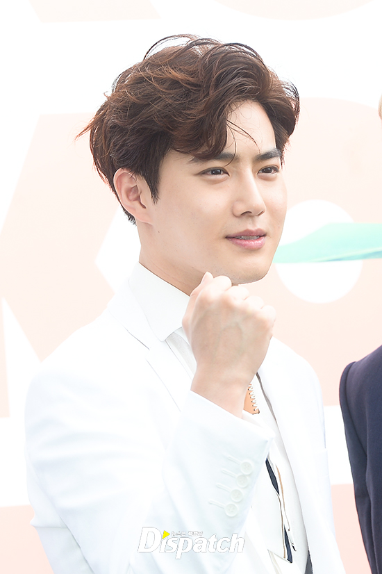 EXO trở lại: Có đẹp tựa hoàng tử giống fan xuýt xoa hay vừa sến vừa xuống sắc? - Ảnh 5. EXO trở lại: Có đẹp tựa hoàng tử giống fan xuýt xoa hay vừa sến vừa xuống sắc? - Ảnh 5.