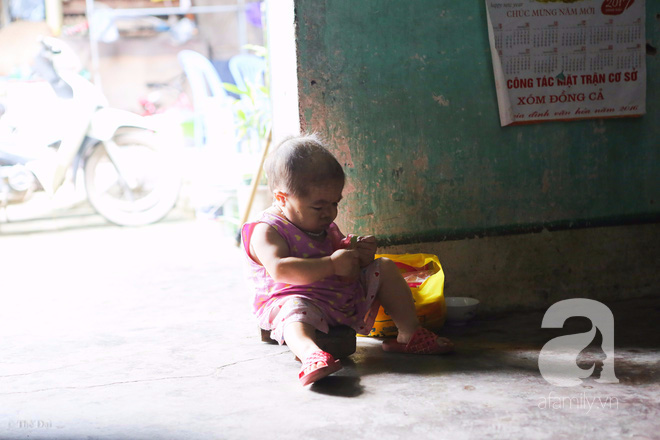 Cô gái gần 30 vẫn mang hình hài của đứa trẻ 2 tuổi: Lủi thủi trong nhà cả đời, không có bạn cùng chơi - Ảnh 5. Cô gái gần 30 vẫn mang hình hài của đứa trẻ 2 tuổi: Lủi thủi trong nhà cả đời, không có bạn cùng chơi - Ảnh 5.