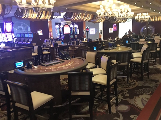 Súng nổ, khách hoảng loạn bỏ chạy khỏi khách sạn ở Las Vegas - Ảnh 6. Súng nổ, khách hoảng loạn bỏ chạy khỏi khách sạn ở Las Vegas - Ảnh 6.