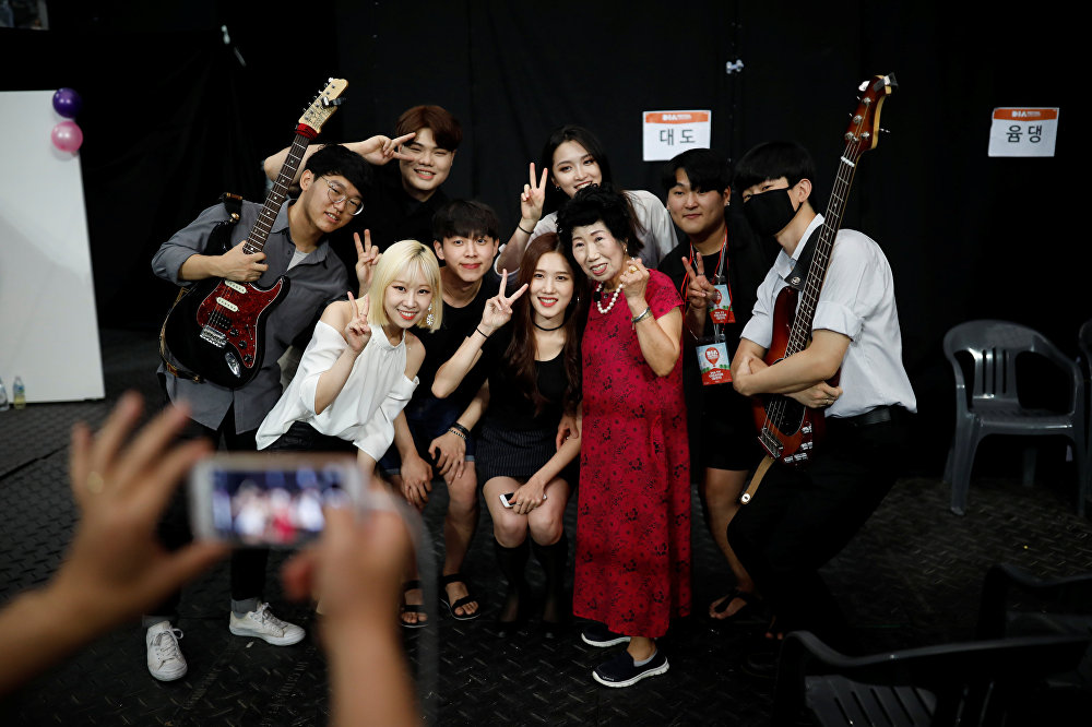 Bà nội 70 tuổi người Nhật nổi tiếng khắp mạng xã hội vì những video dạy làm đẹp đầy hài hước - Ảnh 6. Bà nội 70 tuổi người Nhật nổi tiếng khắp mạng xã hội vì những video dạy làm đẹp đầy hài hước - Ảnh 6.