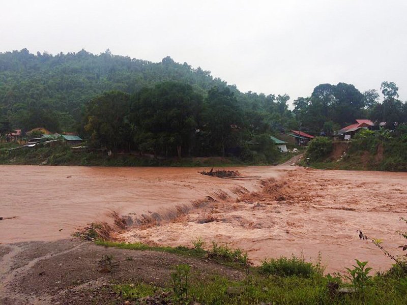 Sạt lở đất đá ở Lai Châu vùi lấp 2 bố con - Ảnh 6. Sạt lở đất đá ở Lai Châu vùi lấp 2 bố con - Ảnh 6.