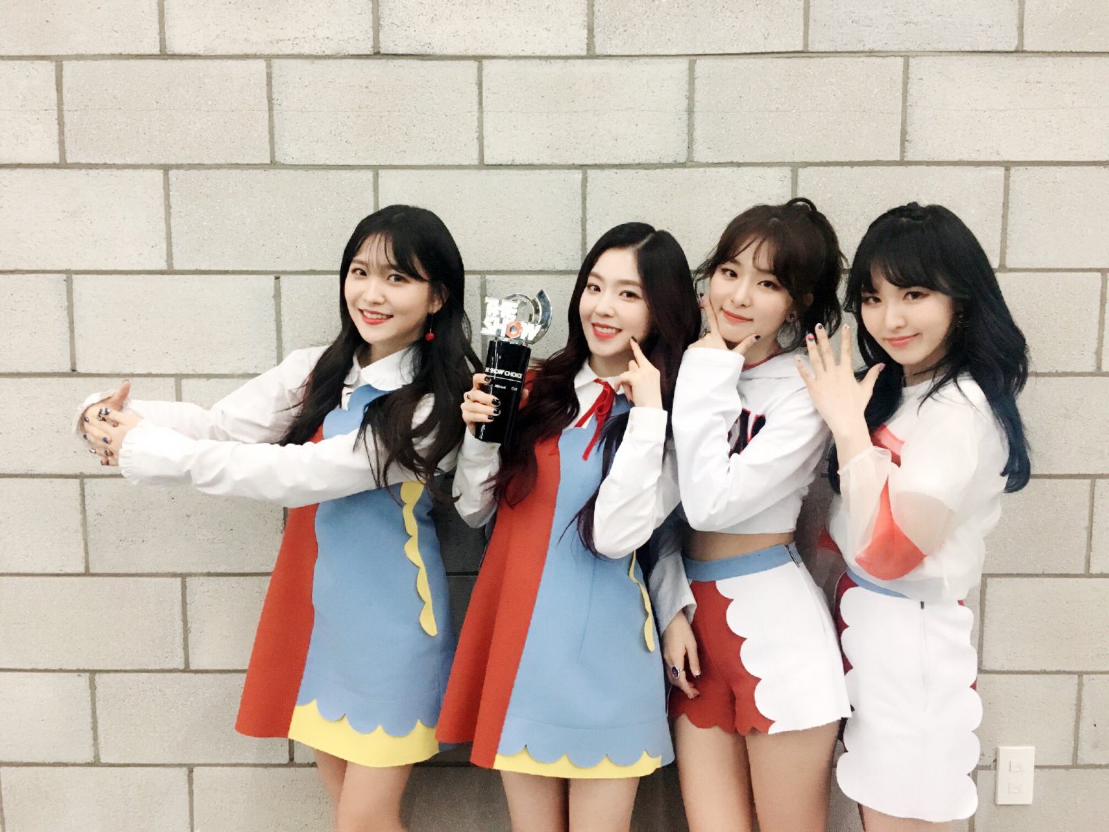 Hành động có 1 không 2 của Red Velvet dành cho thành viên vắng mặt gây sốt mạng xã hội - Ảnh 6. Hành động có 1 không 2 của Red Velvet dành cho thành viên vắng mặt gây sốt mạng xã hội - Ảnh 6.