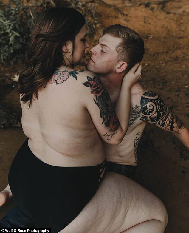 Chụp xong bộ ảnh nàng mập-chàng gầy gây sốt mạng xã hội, cô nàng bị sếp đuổi việc ngay lập tức - Ảnh 2. Chụp xong bộ ảnh nàng mập-chàng gầy gây sốt mạng xã hội, cô nàng bị sếp đuổi việc ngay lập tức - Ảnh 2.