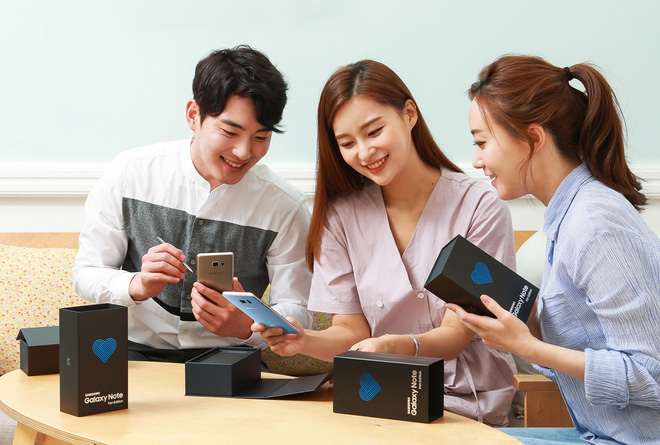Galaxy Note7 chính thức hồi sinh với tên gọi Galaxy Note Fan Edition: Sử dụng linh kiện mới, pin 3200mAh, hộp có logo trái tim, 400.000 máy tại Hàn Quốc, giá 13.8 triệu, 7/7 bắt đầu bán - Ảnh 7. Galaxy Note7 chính thức hồi sinh với tên gọi Galaxy Note Fan Edition: Sử dụng linh kiện mới, pin 3200mAh, hộp có logo trái tim, 400.000 máy tại Hàn Quốc, giá 13.8 triệu, 7/7 bắt đầu bán - Ảnh 7.