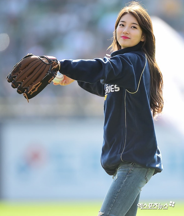 Suzy lại gây xao xuyến tại giải đấu bóng chày vì vẻ đẹp rạng ngời không tì vết - Ảnh 7.