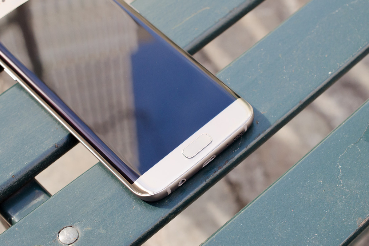 5 smartphone đáng mua có thời lượng pin tốt nhất hiện nay - Ảnh 1. 5 smartphone đáng mua có thời lượng pin tốt nhất hiện nay - Ảnh 1.