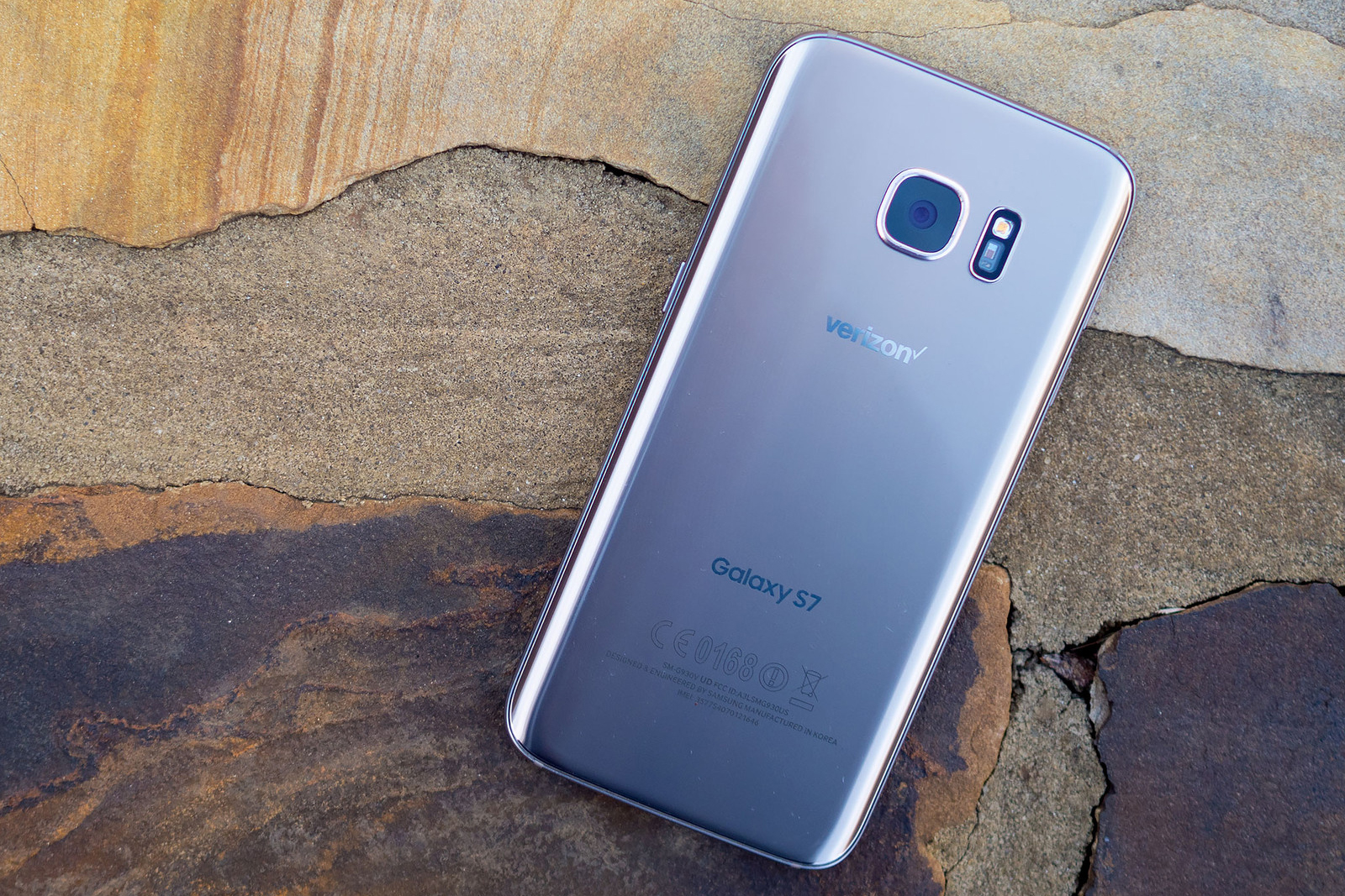 5 smartphone đáng mua có thời lượng pin tốt nhất hiện nay - Ảnh 4. 5 smartphone đáng mua có thời lượng pin tốt nhất hiện nay - Ảnh 4.