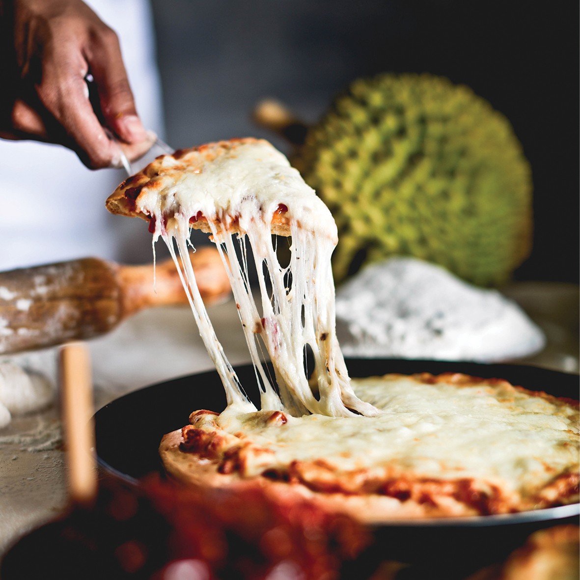 Hết lẩu sầu riêng, giờ người ta còn làm cả pizza sầu riêng nữa - Ảnh 6. Hết lẩu sầu riêng, giờ người ta còn làm cả pizza sầu riêng nữa - Ảnh 6.