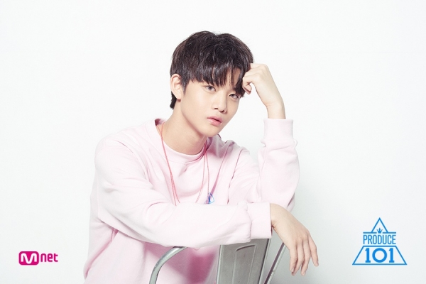 Ai cũng tưởng hot boy Produce 101 bịt mắt cho ngầu, nhưng đây mới là sự thật! - Ảnh 2.