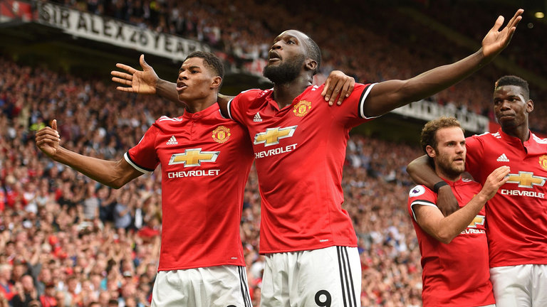 Man Utd thắng tưng bừng và đôi chân trên mặt đất của Mourinho - Ảnh 1. Man Utd thắng tưng bừng và đôi chân trên mặt đất của Mourinho - Ảnh 1.