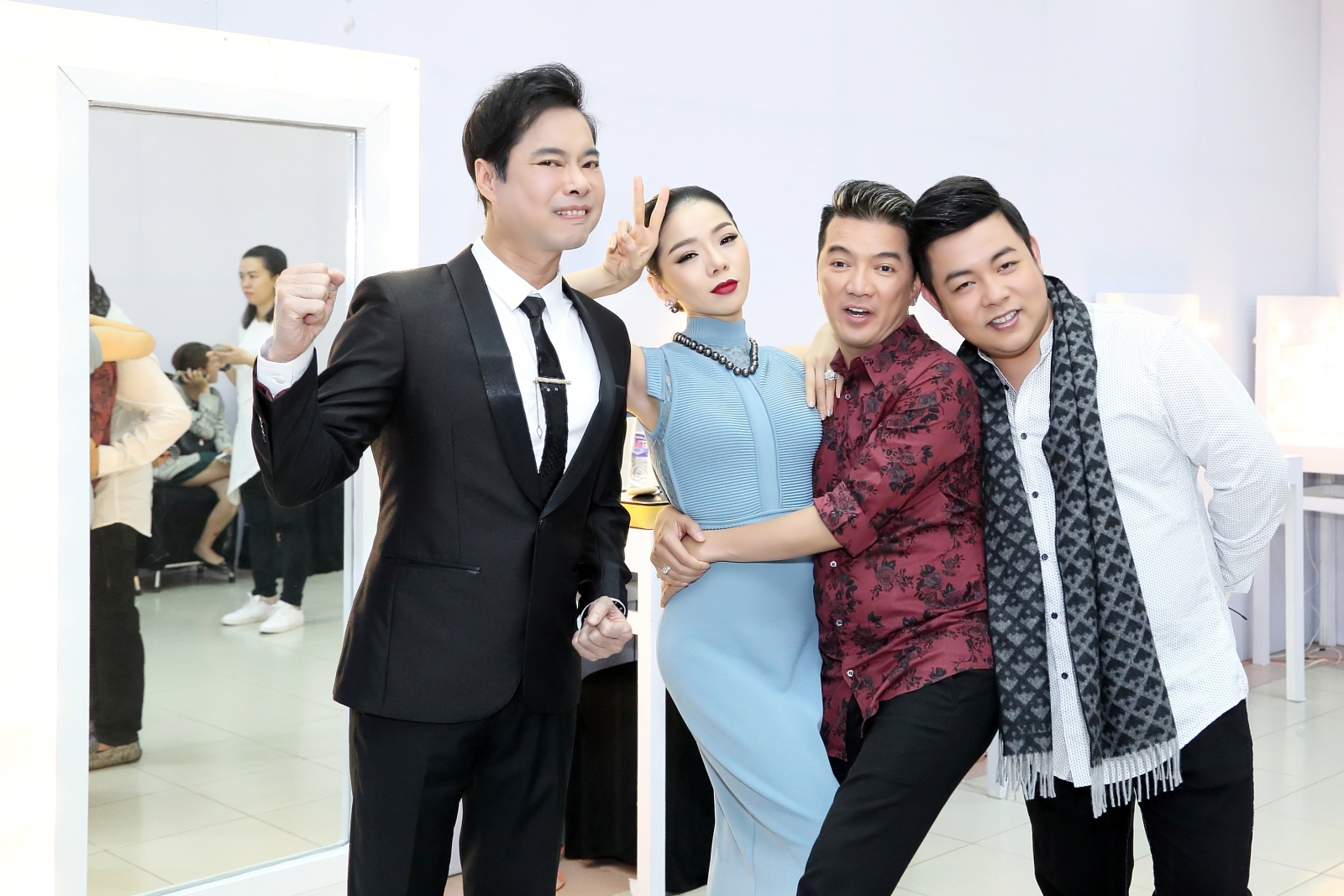 Lệ Quyên bị áo kim sa của Mr.Đàm cào xước tay khi ghi hình - Ảnh 9. Lệ Quyên bị áo kim sa của Mr.Đàm cào xước tay khi ghi hình - Ảnh 9.