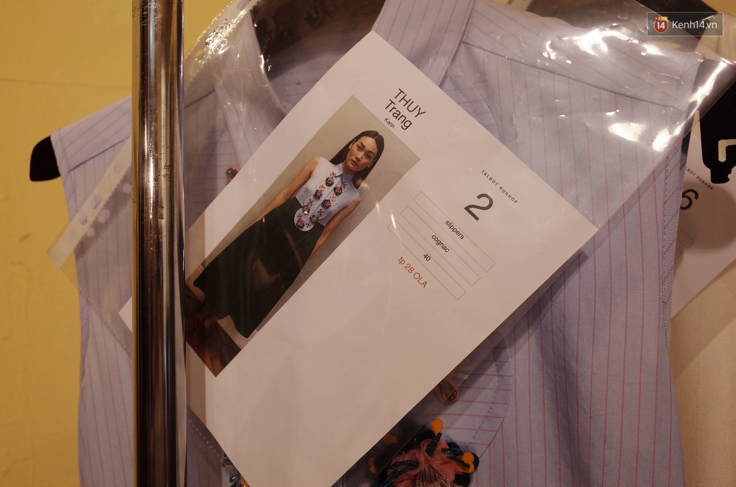 Clip độc quyền: Thùy Trang kết show Ralbot Runhof tại Paris Fashion Week, nhận cát xê khủng ngay sau buổi diễn - Ảnh 7. Clip độc quyền: Thùy Trang kết show Ralbot Runhof tại Paris Fashion Week, nhận cát xê khủng ngay sau buổi diễn - Ảnh 7.