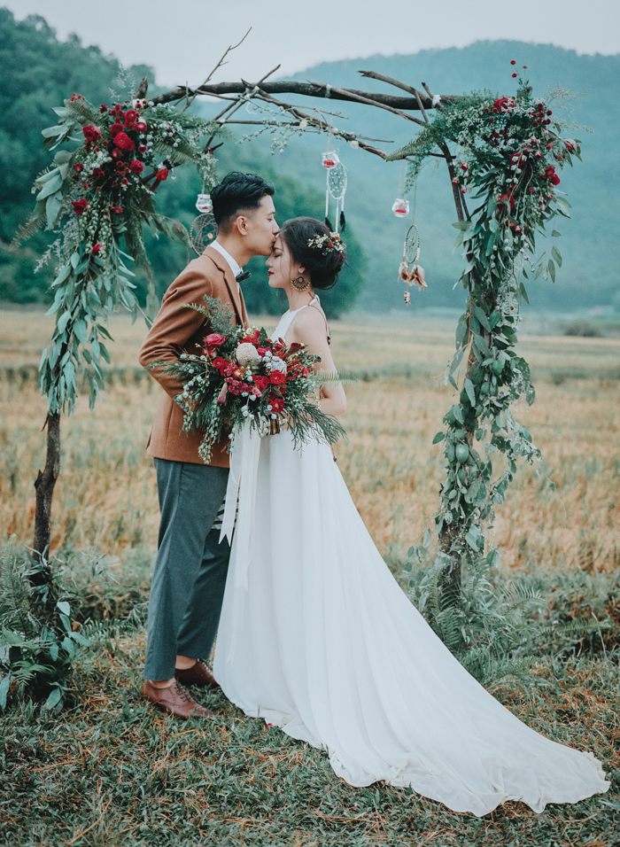 Lễ cưới bình dị mà đẹp lạ lùng của cặp đôi Việt được tạp chí nước ngoài hết lời ca ngợi - Ảnh 1. Lễ cưới bình dị mà đẹp lạ lùng của cặp đôi Việt được tạp chí nước ngoài hết lời ca ngợi - Ảnh 1.