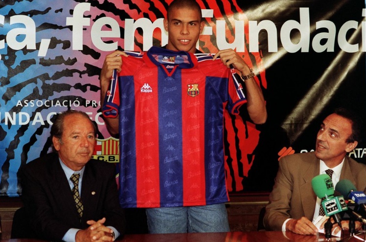 Những cuộc chia ly ngập trong tiền tại Nou Camp - Ảnh 3. Những cuộc chia ly ngập trong tiền tại Nou Camp - Ảnh 3.