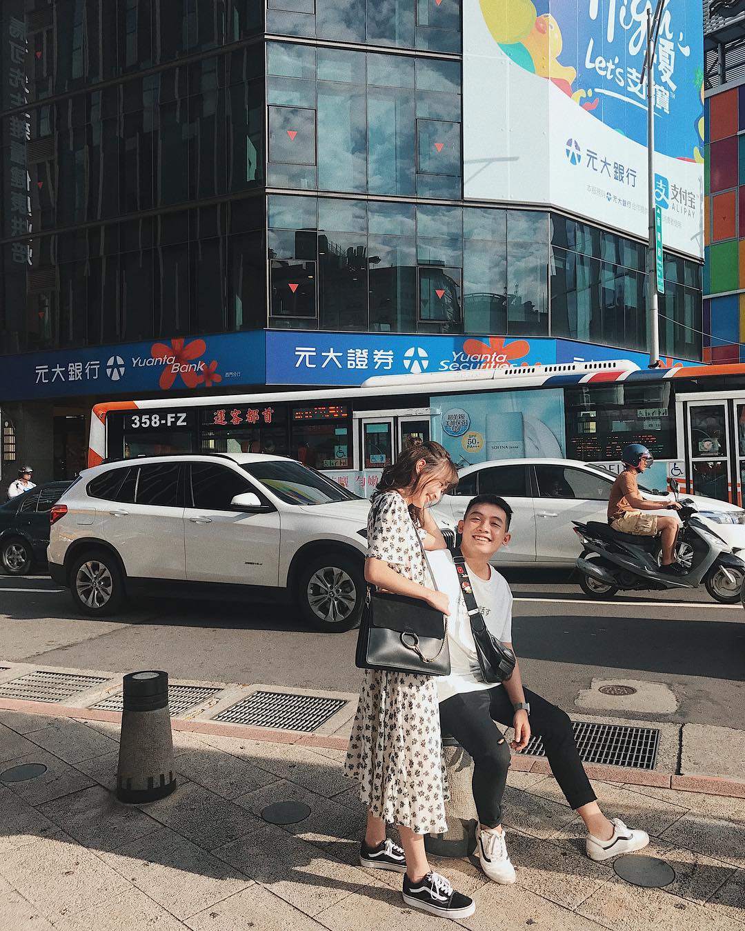 Hết Quỳnh Anh Shyn, Châu Bùi, giờ đến Sun HT gia nhập hội những hot girl có nhiều đồ hiệu - Ảnh 1. Hết Quỳnh Anh Shyn, Châu Bùi, giờ đến Sun HT gia nhập hội những hot girl có nhiều đồ hiệu - Ảnh 1.