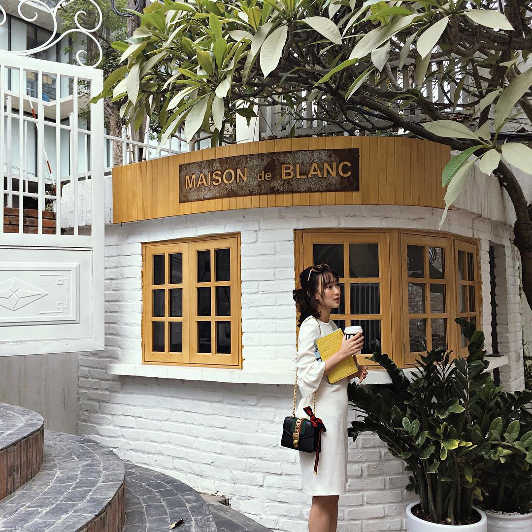 Hết Quỳnh Anh Shyn, Châu Bùi, giờ đến Sun HT gia nhập hội những hot girl có nhiều đồ hiệu - Ảnh 8. Hết Quỳnh Anh Shyn, Châu Bùi, giờ đến Sun HT gia nhập hội những hot girl có nhiều đồ hiệu - Ảnh 8.