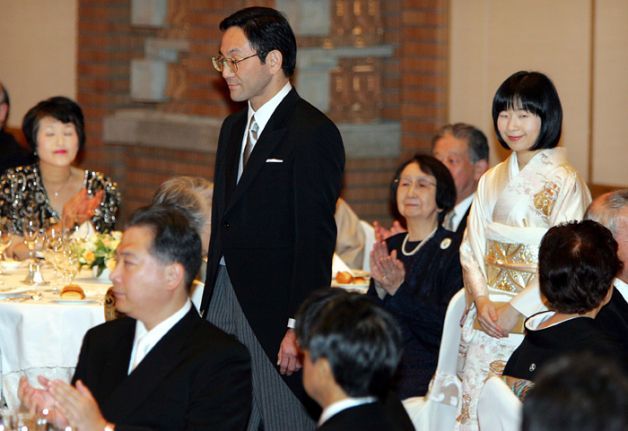 Cuộc sống sau khi từ bỏ địa vị Hoàng gia để kết hôn với chàng trai thường dân của Công chúa Nhật - Ảnh 1.