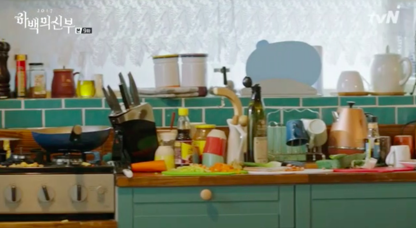 Sống bẩn, làm việc kém, nấu dở, Shin Se Kyung vẫn được 2 soái ca giành giật! - Ảnh 2. Sống bẩn, làm việc kém, nấu dở, Shin Se Kyung vẫn được 2 soái ca giành giật! - Ảnh 2.