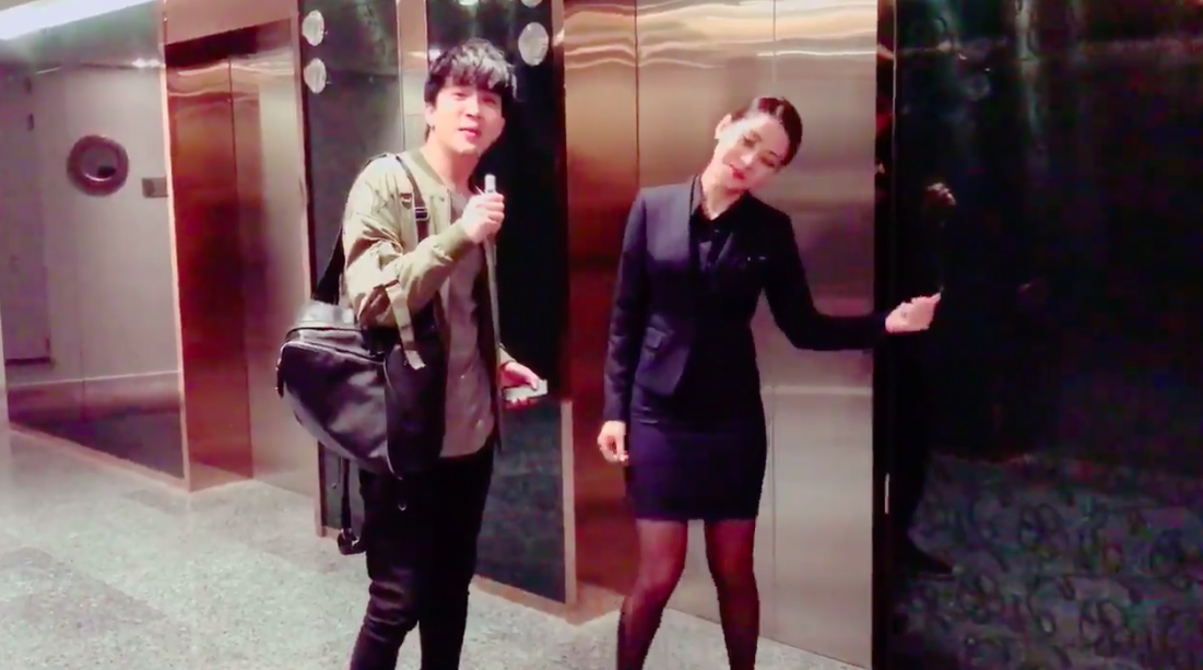 Clip: Chi Pu tăng động nhảy nhót, Bê Trần hát nhạc chế than vãn trên phim trường She Was Pretty bản Việt - Ảnh 2. Clip: Chi Pu tăng động nhảy nhót, Bê Trần hát nhạc chế than vãn trên phim trường She Was Pretty bản Việt - Ảnh 2.