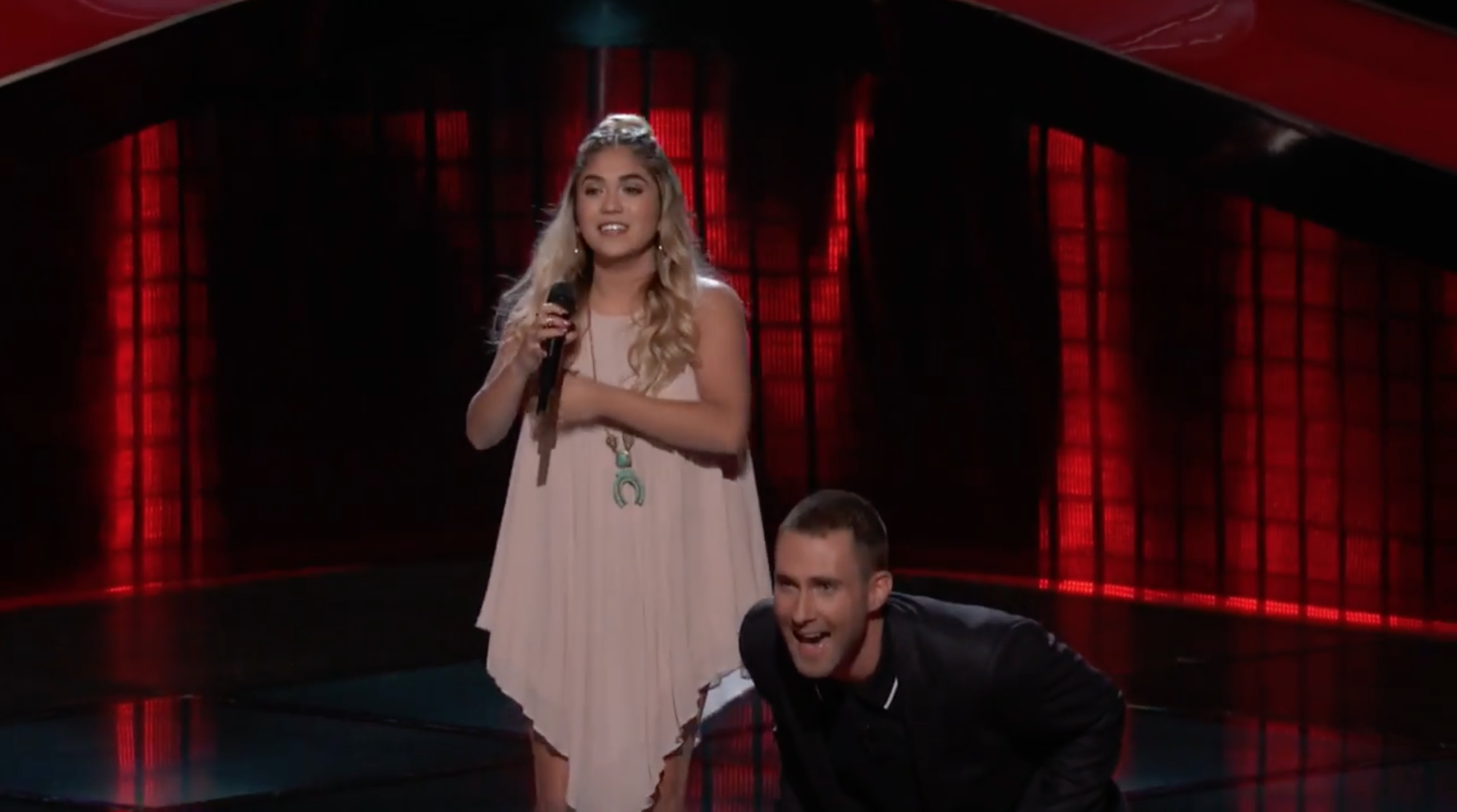 Adam Levine cười vật vã khi người thương Blake Shelton bị thí sinh nhận xét thế này đây! - Ảnh 5. Adam Levine cười vật vã khi người thương Blake Shelton bị thí sinh nhận xét thế này đây! - Ảnh 5.