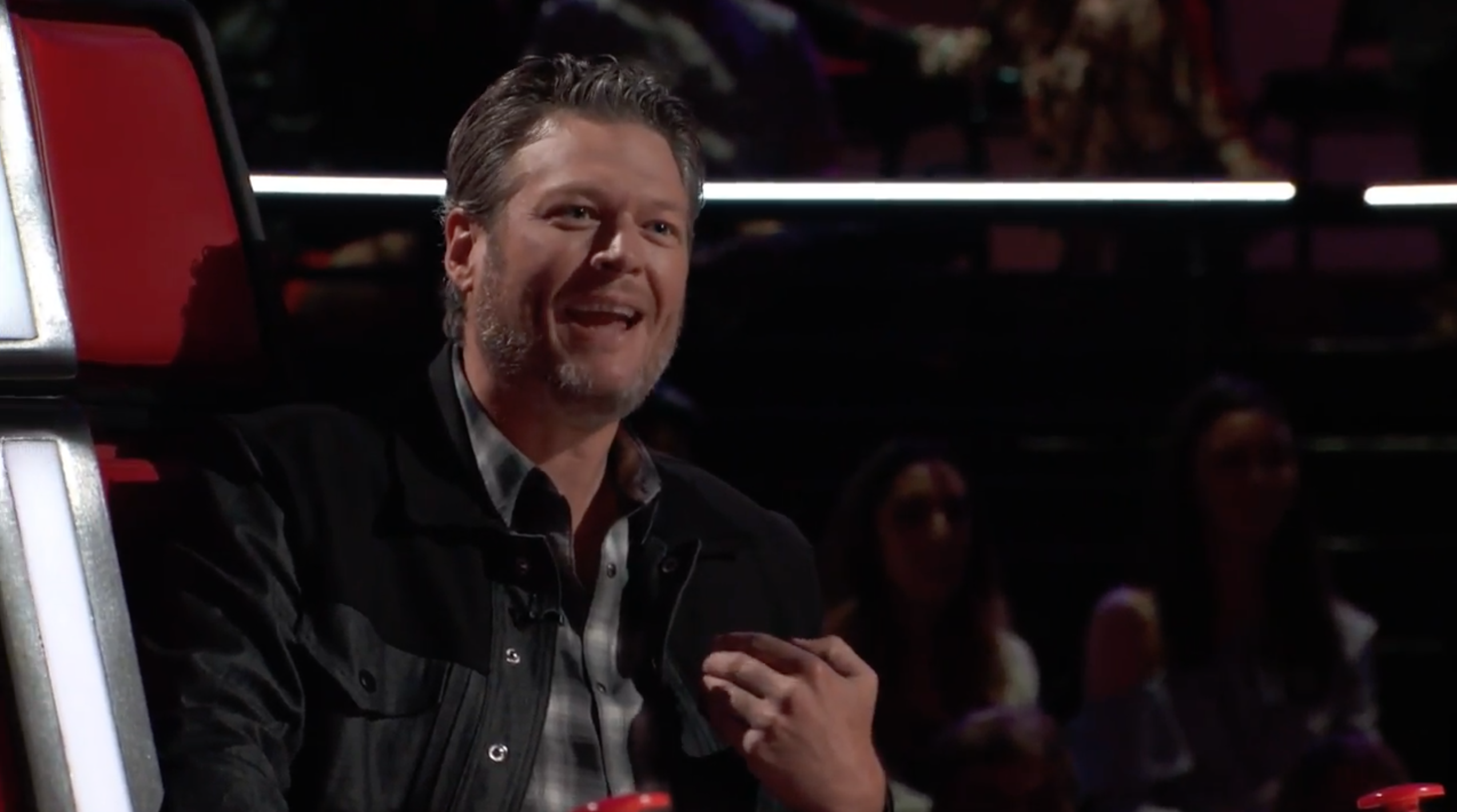 Adam Levine cười vật vã khi người thương Blake Shelton bị thí sinh nhận xét thế này đây! - Ảnh 6. Adam Levine cười vật vã khi người thương Blake Shelton bị thí sinh nhận xét thế này đây! - Ảnh 6.