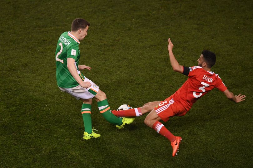 Cân nhắc trước khi xem: Pha gãy chân kinh hoàng của cầu thủ Ngoại hạng Anh - Ảnh 1. Cân nhắc trước khi xem: Pha gãy chân kinh hoàng của cầu thủ Ngoại hạng Anh - Ảnh 1.