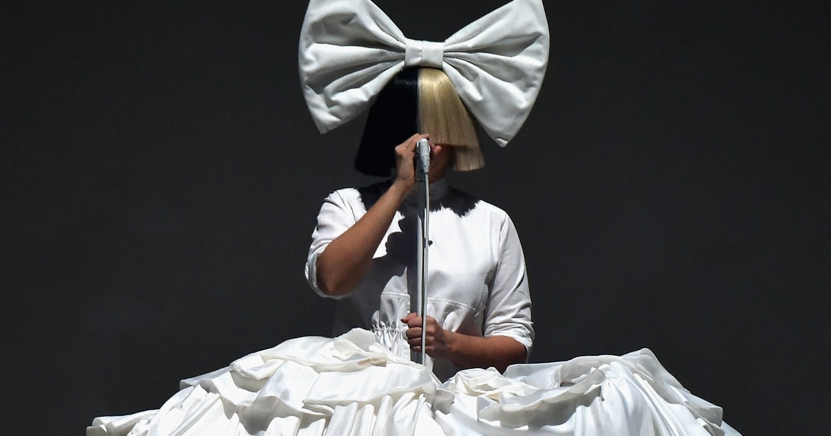 Cả showbiz rúng động vì vụ xả súng ở lễ hội âm nhạc khiến 50 người chết, 200 người bị thương - Ảnh 4. Cả showbiz rúng động vì vụ xả súng ở lễ hội âm nhạc khiến 50 người chết, 200 người bị thương - Ảnh 4.