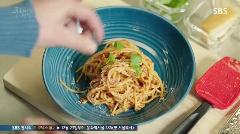 Đang đói mà nhìn Lee Min Ho làm pasta cho tiên cá Jun Ji Hyun là thấy thèm ngay lập tức - Ảnh 10. Đang đói mà nhìn Lee Min Ho làm pasta cho tiên cá Jun Ji Hyun là thấy thèm ngay lập tức - Ảnh 10.