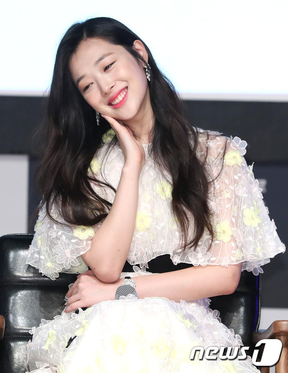 sulli-6-1498916596304.jpg