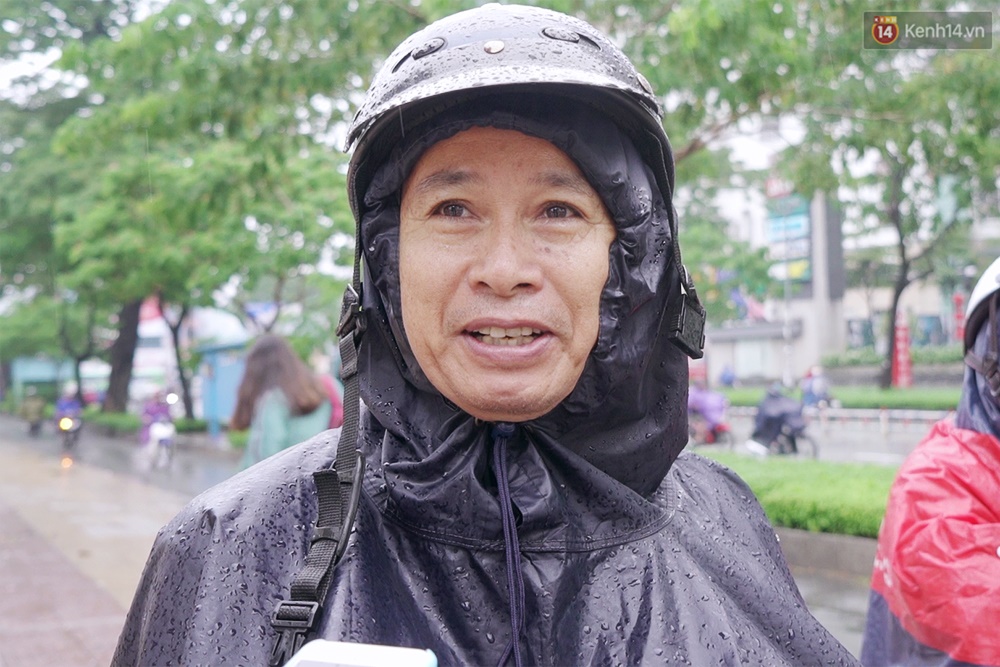 Chuyện chưa kể về bác bảo vệ mà học sinh chuyên Lê Hồng Phong cúi đầu chào mỗi ngày: Hiệp sĩ xích lô 21 lần bắt cướp - Ảnh 6. Chuyện chưa kể về bác bảo vệ mà học sinh chuyên Lê Hồng Phong cúi đầu chào mỗi ngày: Hiệp sĩ xích lô 21 lần bắt cướp - Ảnh 6.