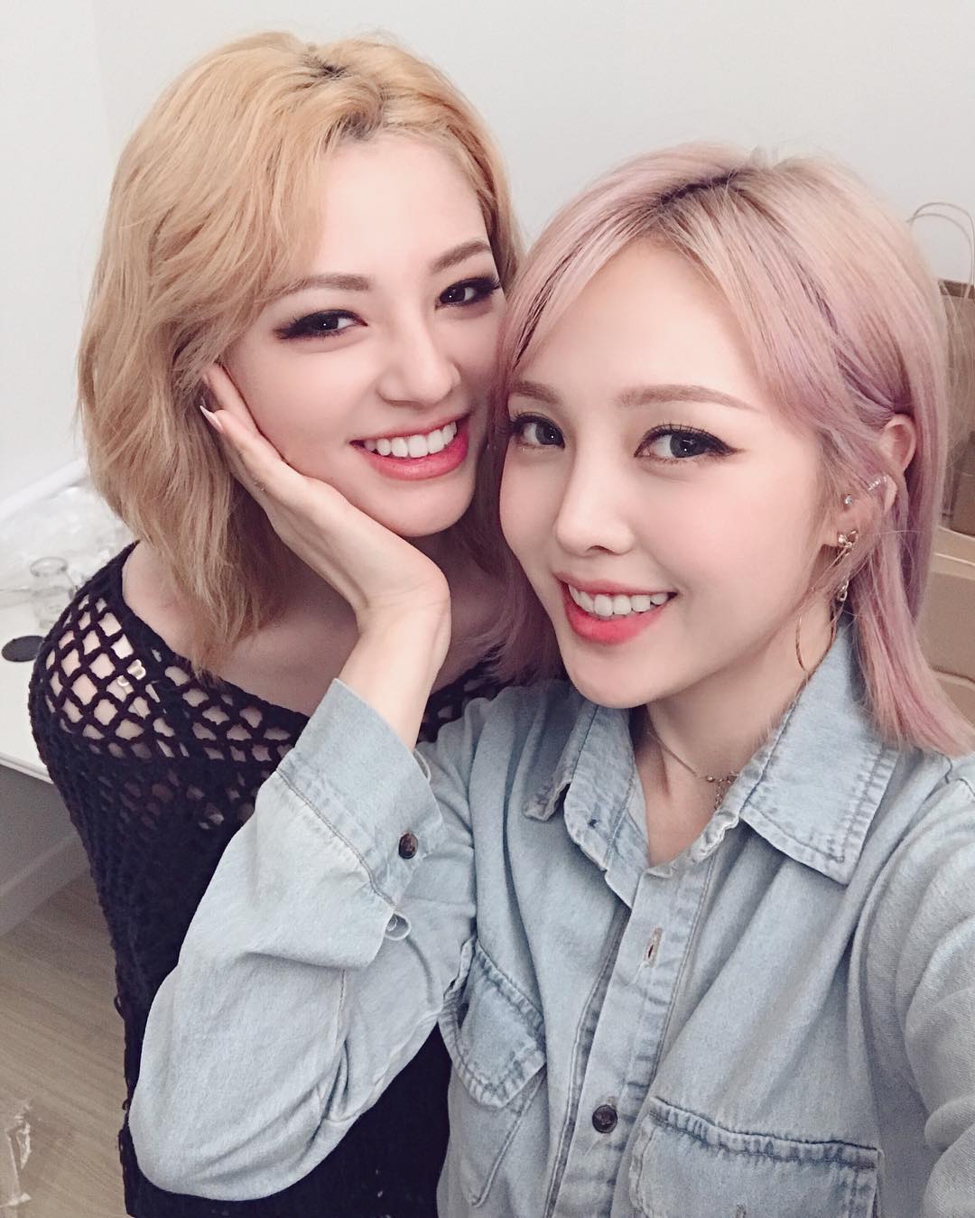 Gigi Hadid, Chan Yeol, Pony và cả loạt sao nổi tiếng đều nhuộm tóc hồng rồi bạn ơi! - Ảnh 7. Gigi Hadid, Chan Yeol, Pony và cả loạt sao nổi tiếng đều nhuộm tóc hồng rồi bạn ơi! - Ảnh 7.