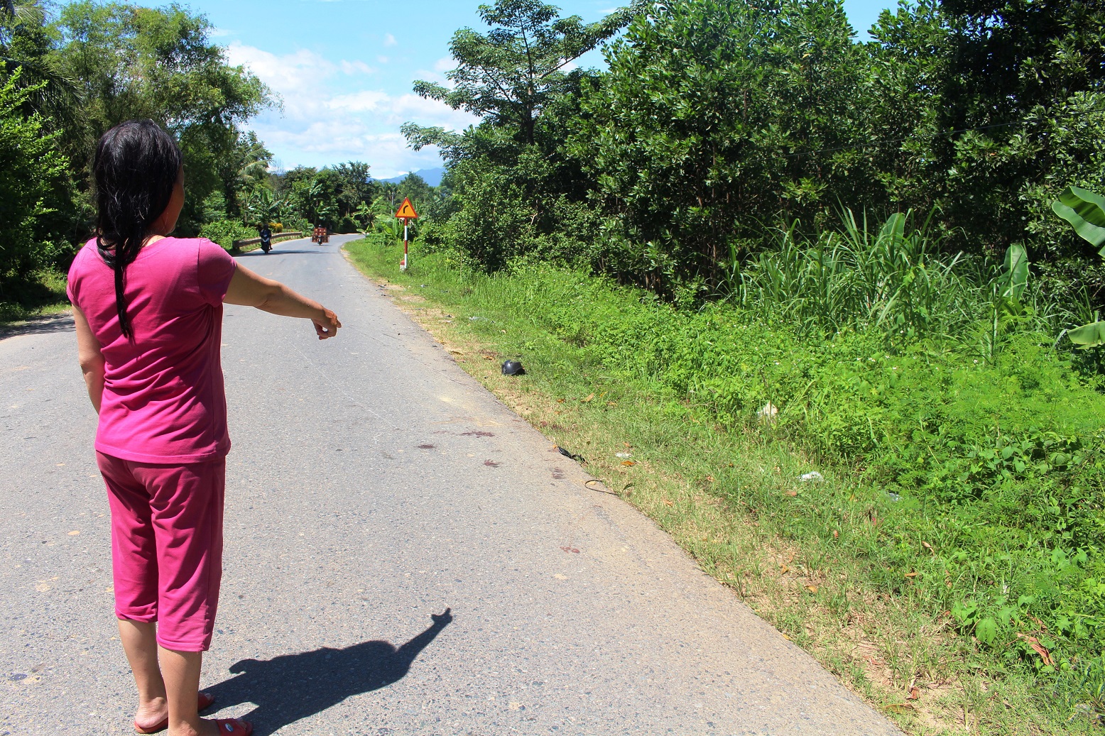 Xe bò chở gỗ va chạm với xe máy, 3 thanh niên tử vong - Ảnh 1. Xe bò chở gỗ va chạm với xe máy, 3 thanh niên tử vong - Ảnh 1.