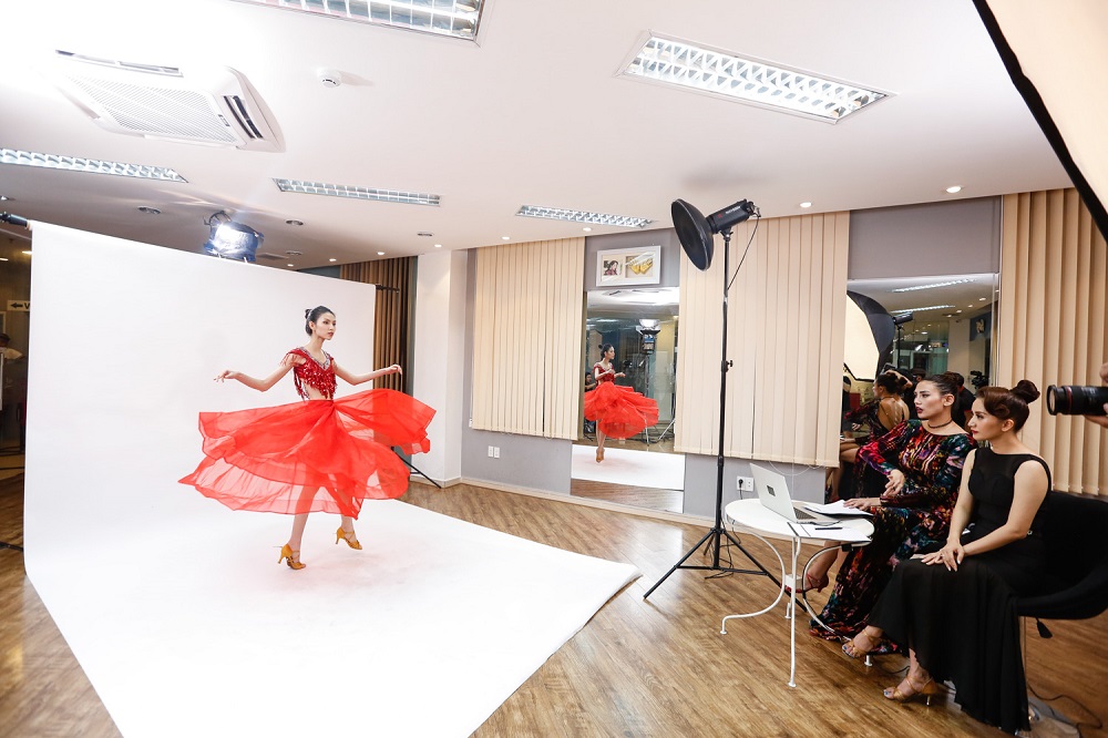 Next Top Model: Cao Thiên Trang khóc, la hét quá nhiều và tụt hạng thê thảm - Ảnh 4. Next Top Model: Cao Thiên Trang khóc, la hét quá nhiều và tụt hạng thê thảm - Ảnh 4.