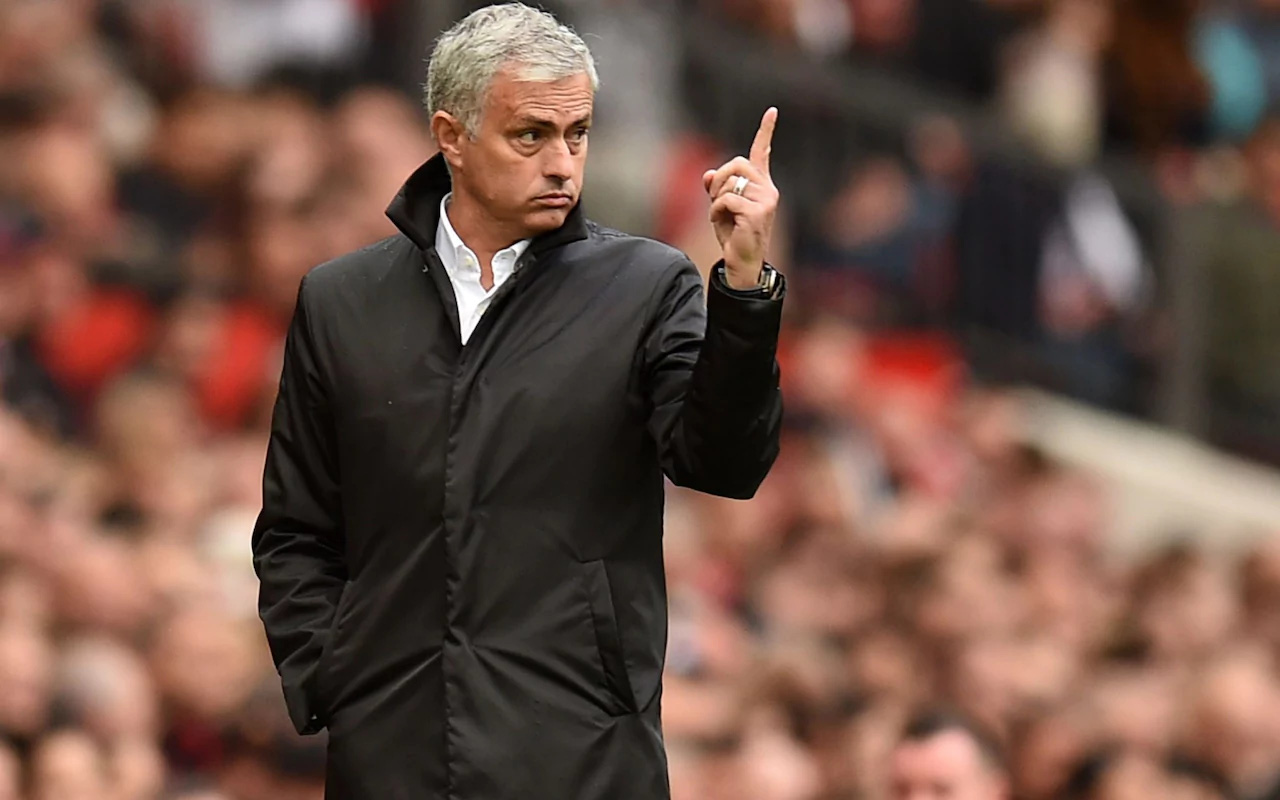 Mourinho tố BTC Premier League hậu thuẫn chiến dịch chống lại Man Utd - Ảnh 2. Mourinho tố BTC Premier League hậu thuẫn chiến dịch chống lại Man Utd - Ảnh 2.