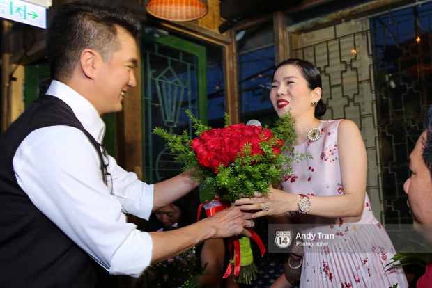 Lệ Quyên xuất hiện cùng xe hơn 20 tỷ vừa tậu, đeo đồng hồ đính kim cương đôi với chồng - Ảnh 1. Lệ Quyên xuất hiện cùng xe hơn 20 tỷ vừa tậu, đeo đồng hồ đính kim cương đôi với chồng - Ảnh 1.