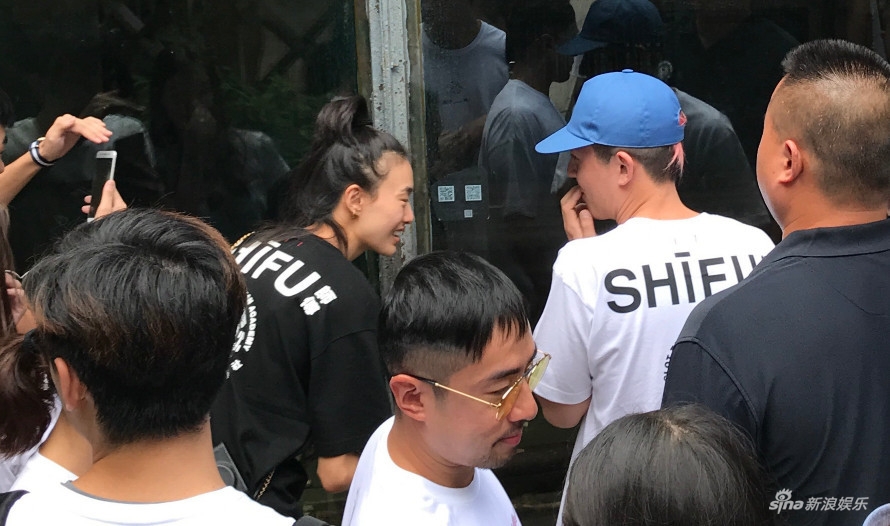 Trần Quán Hy lần đầu công khai xuất hiện bên siêu mẫu Victorias Secret sau khi sinh công chúa đầu lòng - Ảnh 1. Trần Quán Hy lần đầu công khai xuất hiện bên siêu mẫu Victorias Secret sau khi sinh công chúa đầu lòng - Ảnh 1.