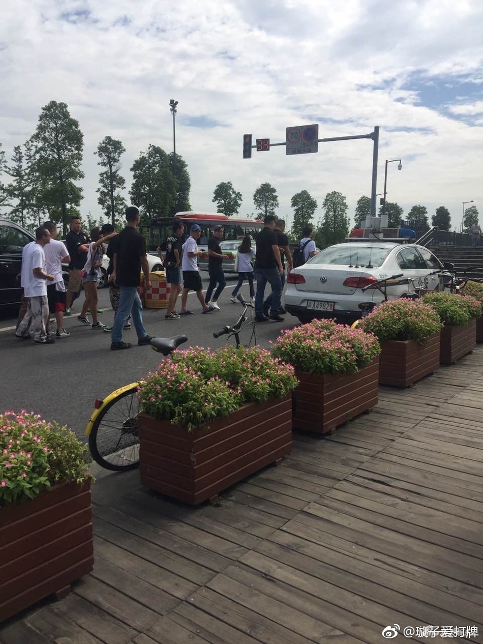 Trần Quán Hy lần đầu công khai xuất hiện bên siêu mẫu Victorias Secret sau khi sinh công chúa đầu lòng - Ảnh 6. Trần Quán Hy lần đầu công khai xuất hiện bên siêu mẫu Victorias Secret sau khi sinh công chúa đầu lòng - Ảnh 6.