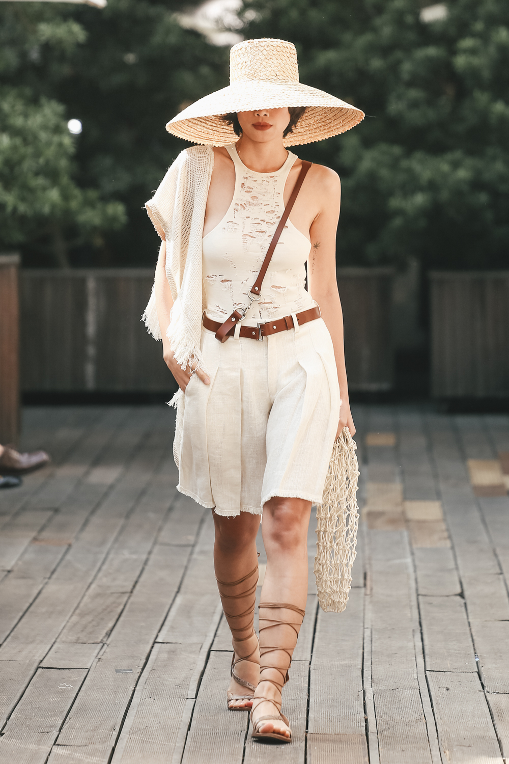 Dưới cái nắng thiêu đốt, cả trăm khách mời vẫn dõi theo show Lâm Gia Khang đến phút cuối cùng! - Ảnh 1. Dưới cái nắng thiêu đốt, cả trăm khách mời vẫn dõi theo show Lâm Gia Khang đến phút cuối cùng! - Ảnh 1.