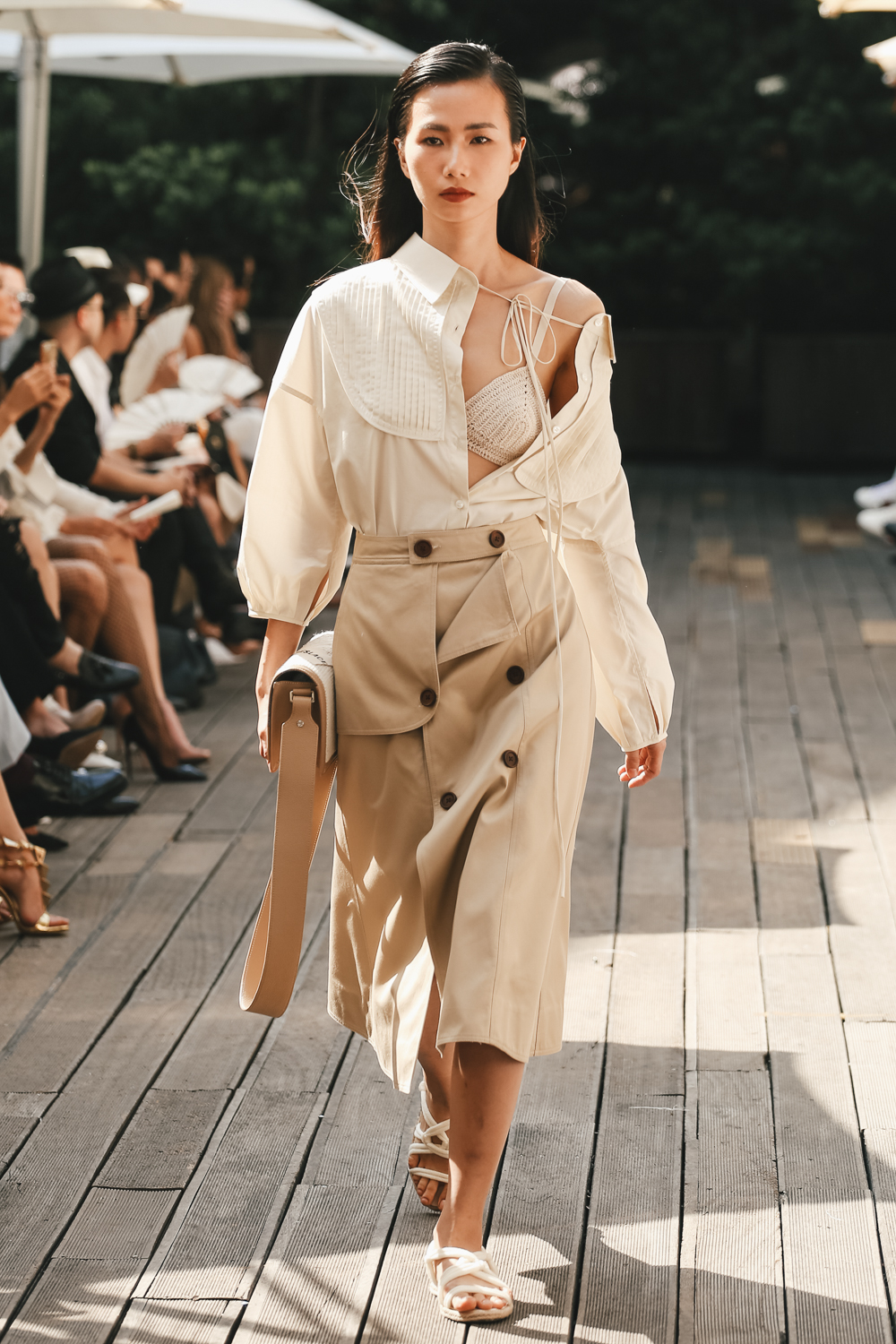 Dưới cái nắng thiêu đốt, cả trăm khách mời vẫn dõi theo show Lâm Gia Khang đến phút cuối cùng! - Ảnh 4. Dưới cái nắng thiêu đốt, cả trăm khách mời vẫn dõi theo show Lâm Gia Khang đến phút cuối cùng! - Ảnh 4.