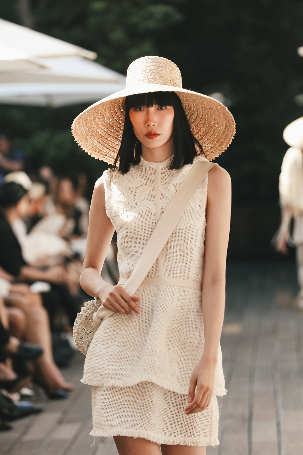 Dưới cái nắng thiêu đốt, cả trăm khách mời vẫn dõi theo show Lâm Gia Khang đến phút cuối cùng! - Ảnh 10. Dưới cái nắng thiêu đốt, cả trăm khách mời vẫn dõi theo show Lâm Gia Khang đến phút cuối cùng! - Ảnh 10.