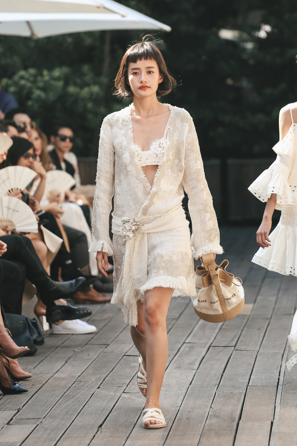 Dưới cái nắng thiêu đốt, cả trăm khách mời vẫn dõi theo show Lâm Gia Khang đến phút cuối cùng! - Ảnh 17. Dưới cái nắng thiêu đốt, cả trăm khách mời vẫn dõi theo show Lâm Gia Khang đến phút cuối cùng! - Ảnh 17.