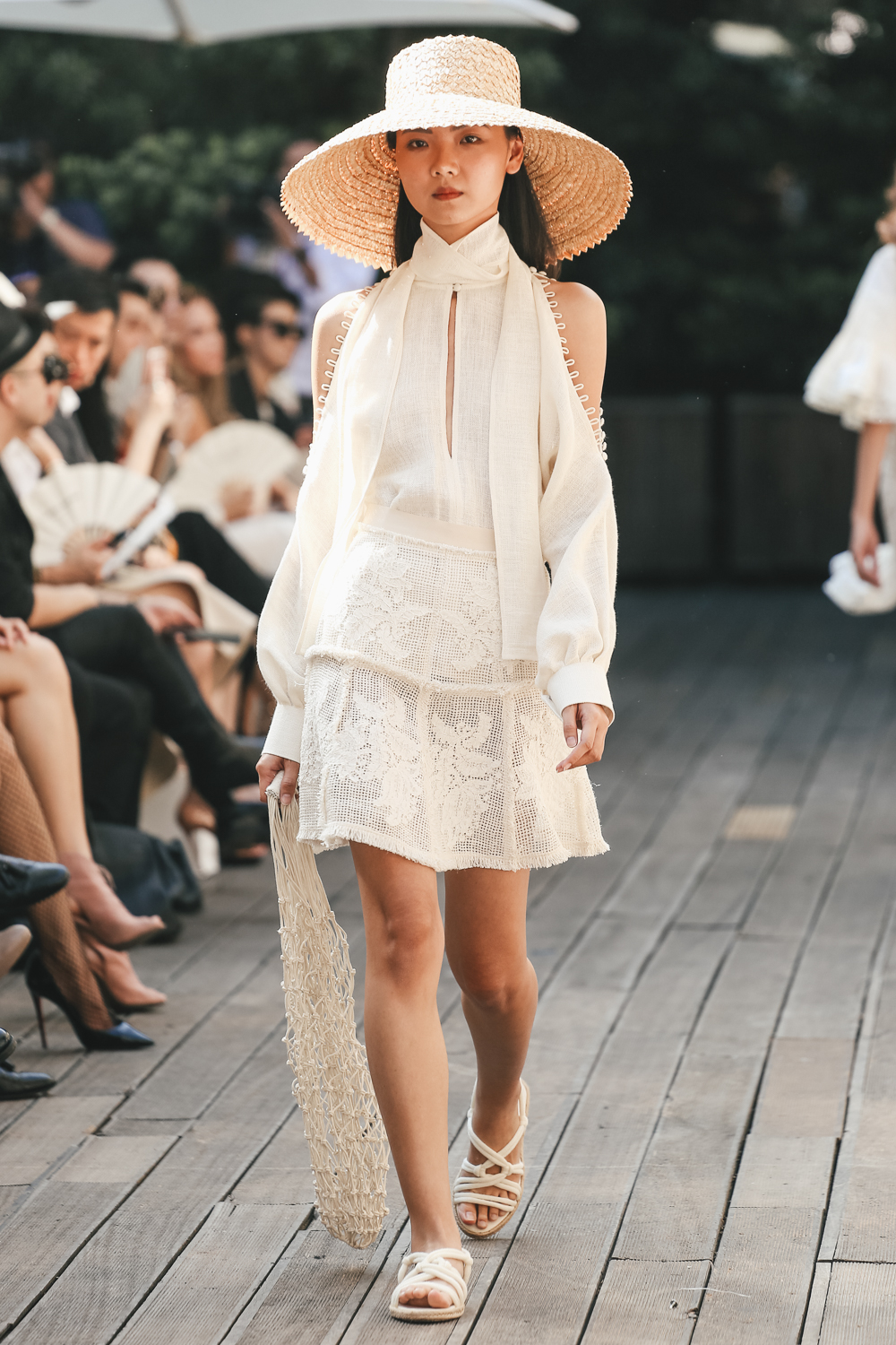 Dưới cái nắng thiêu đốt, cả trăm khách mời vẫn dõi theo show Lâm Gia Khang đến phút cuối cùng! - Ảnh 18. Dưới cái nắng thiêu đốt, cả trăm khách mời vẫn dõi theo show Lâm Gia Khang đến phút cuối cùng! - Ảnh 18.