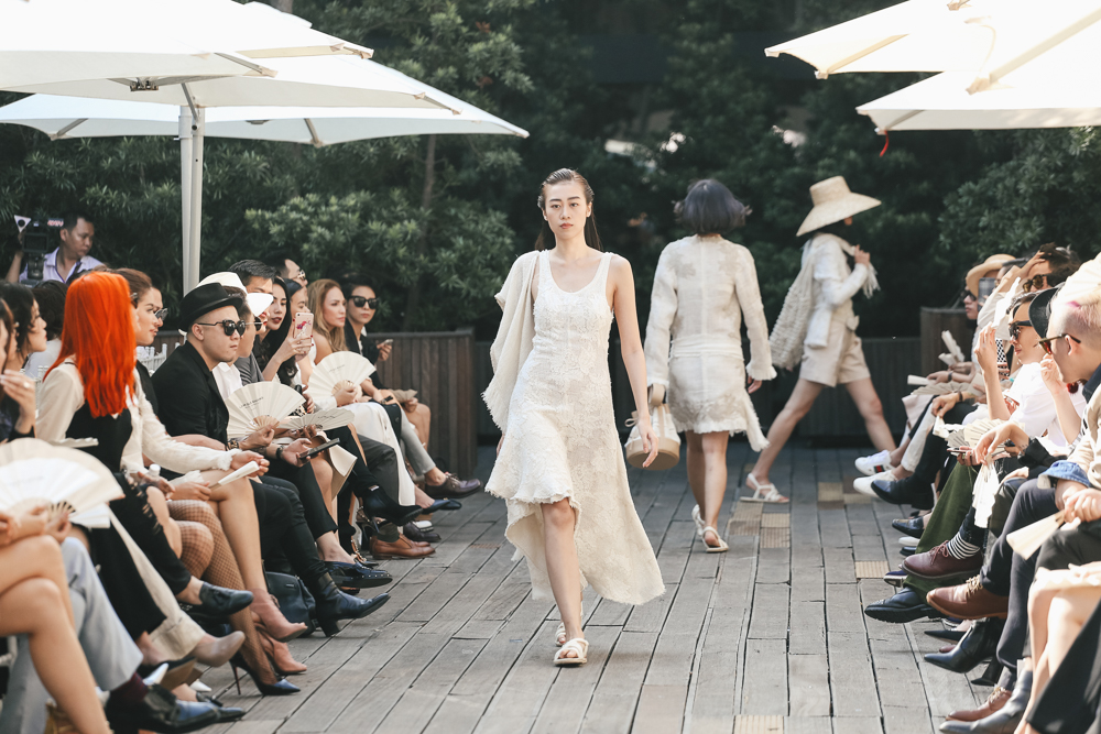 Dưới cái nắng thiêu đốt, cả trăm khách mời vẫn dõi theo show Lâm Gia Khang đến phút cuối cùng! - Ảnh 19. Dưới cái nắng thiêu đốt, cả trăm khách mời vẫn dõi theo show Lâm Gia Khang đến phút cuối cùng! - Ảnh 19.