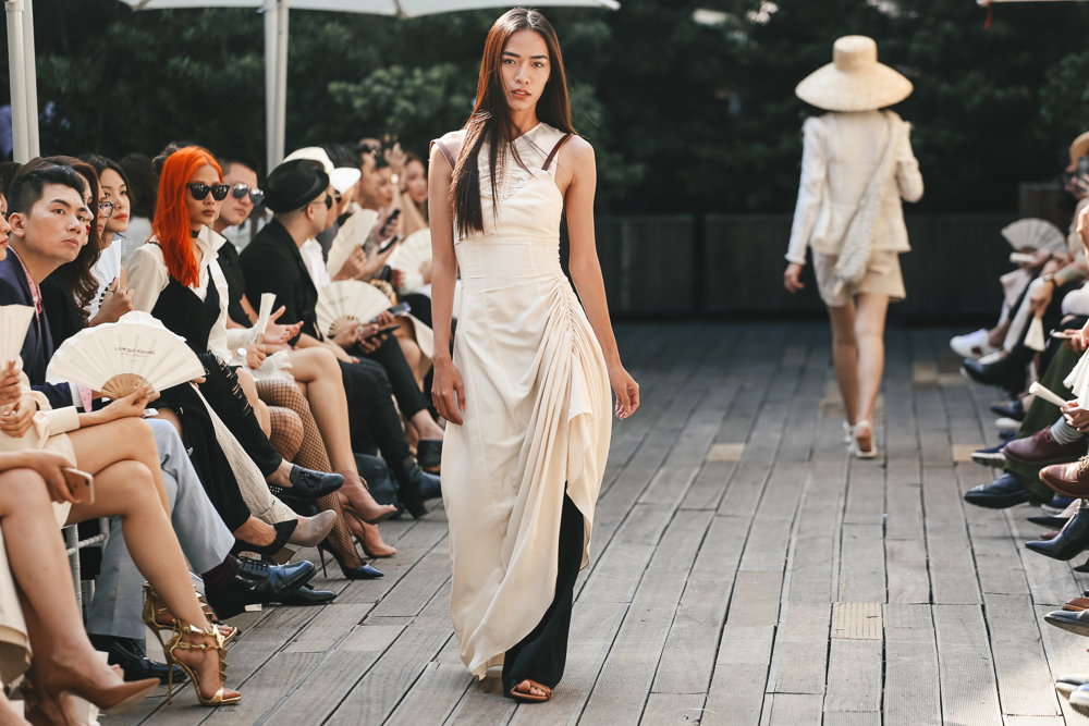 Dưới cái nắng thiêu đốt, cả trăm khách mời vẫn dõi theo show Lâm Gia Khang đến phút cuối cùng! - Ảnh 22. Dưới cái nắng thiêu đốt, cả trăm khách mời vẫn dõi theo show Lâm Gia Khang đến phút cuối cùng! - Ảnh 22.