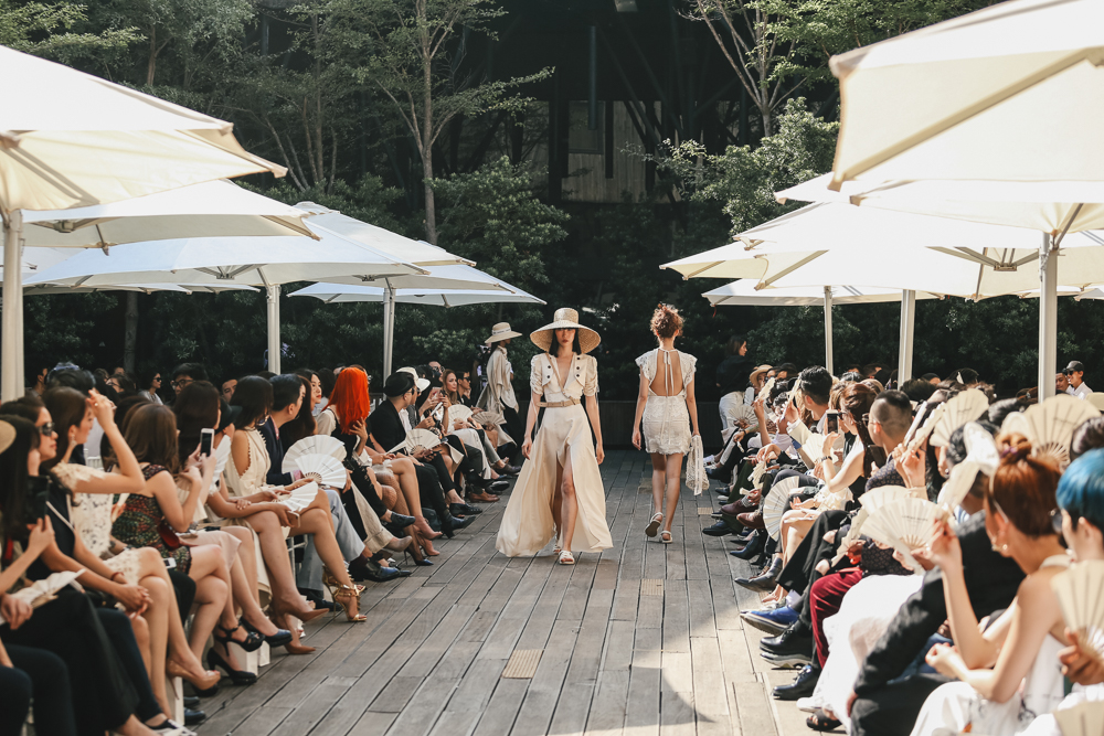 Dưới cái nắng thiêu đốt, cả trăm khách mời vẫn dõi theo show Lâm Gia Khang đến phút cuối cùng! - Ảnh 23. Dưới cái nắng thiêu đốt, cả trăm khách mời vẫn dõi theo show Lâm Gia Khang đến phút cuối cùng! - Ảnh 23.