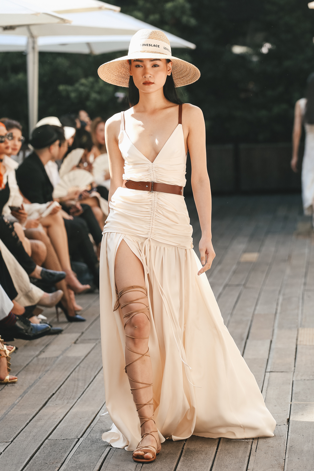 Dưới cái nắng thiêu đốt, cả trăm khách mời vẫn dõi theo show Lâm Gia Khang đến phút cuối cùng! - Ảnh 25. Dưới cái nắng thiêu đốt, cả trăm khách mời vẫn dõi theo show Lâm Gia Khang đến phút cuối cùng! - Ảnh 25.