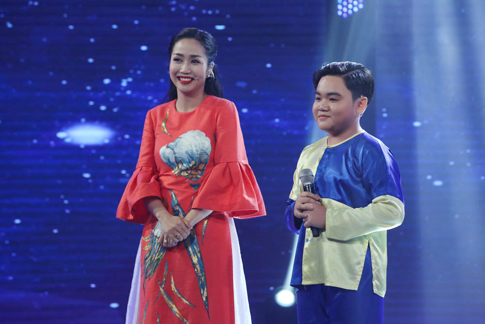 Cô bé Nghệ An khiến mẹ bật khóc trên truyền hình, khán giả bật dậy vỗ tay - Ảnh 15. Cô bé Nghệ An khiến mẹ bật khóc trên truyền hình, khán giả bật dậy vỗ tay - Ảnh 15.