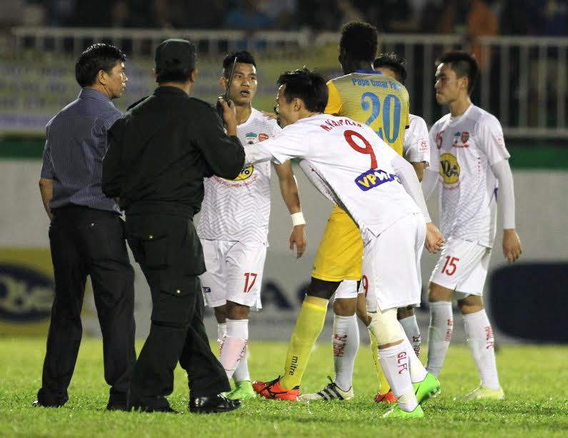 Hành động cứu trận đấu của Văn Toàn được đề cử giải Fair-play 2017 - Ảnh 2. Hành động cứu trận đấu của Văn Toàn được đề cử giải Fair-play 2017 - Ảnh 2.