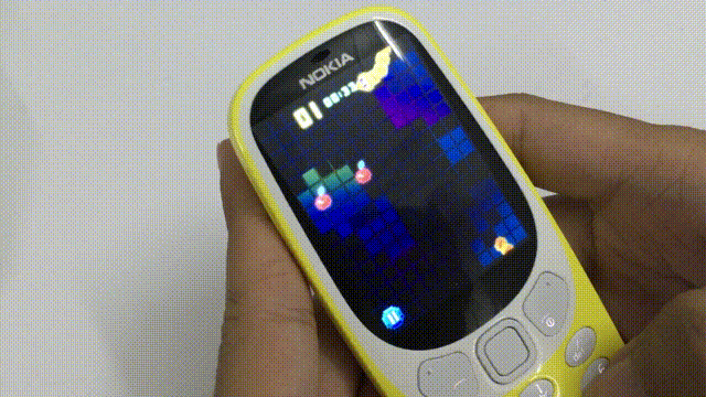 Cận cảnh cục gạch Nokia 3310 vừa mở bán tại Việt Nam: màu sắc sặc sỡ, phím bấm không đã, giá 1 triệu đồng - Ảnh 14. Cận cảnh cục gạch Nokia 3310 vừa mở bán tại Việt Nam: màu sắc sặc sỡ, phím bấm không đã, giá 1 triệu đồng - Ảnh 14.